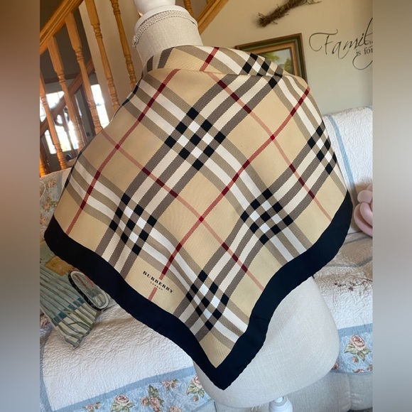 BURBERRY HUGE🔥SILK MEGA Nova Check Scarf! 34”x 34”🔥GORGEOUS🔥EUC🔥MUST SEE👀OS - Picture 8 of 16